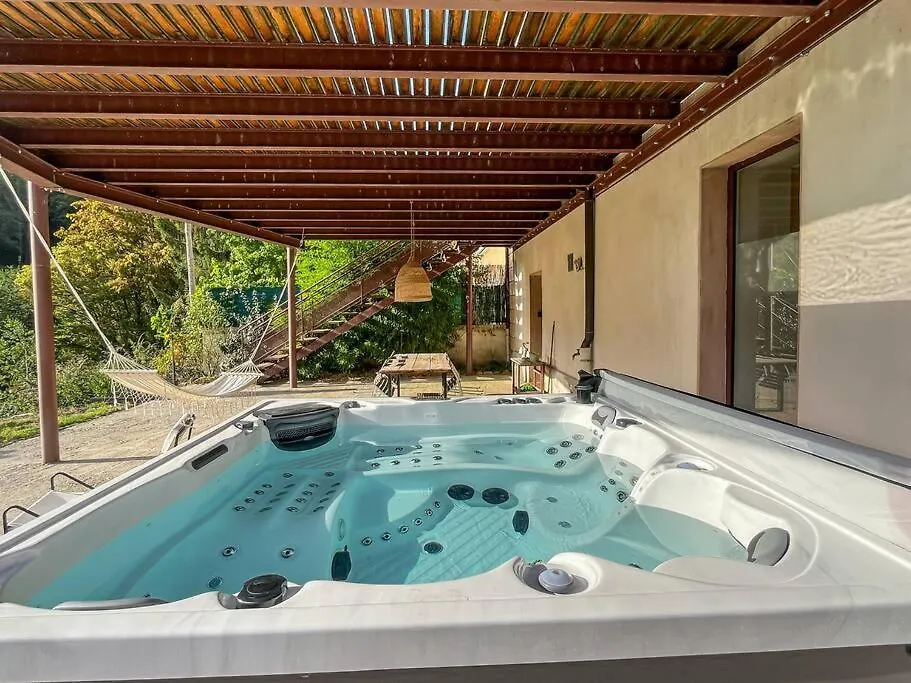 Holiday home Dependance Du Chateau Avec Jacuzzi Prive Yzeron